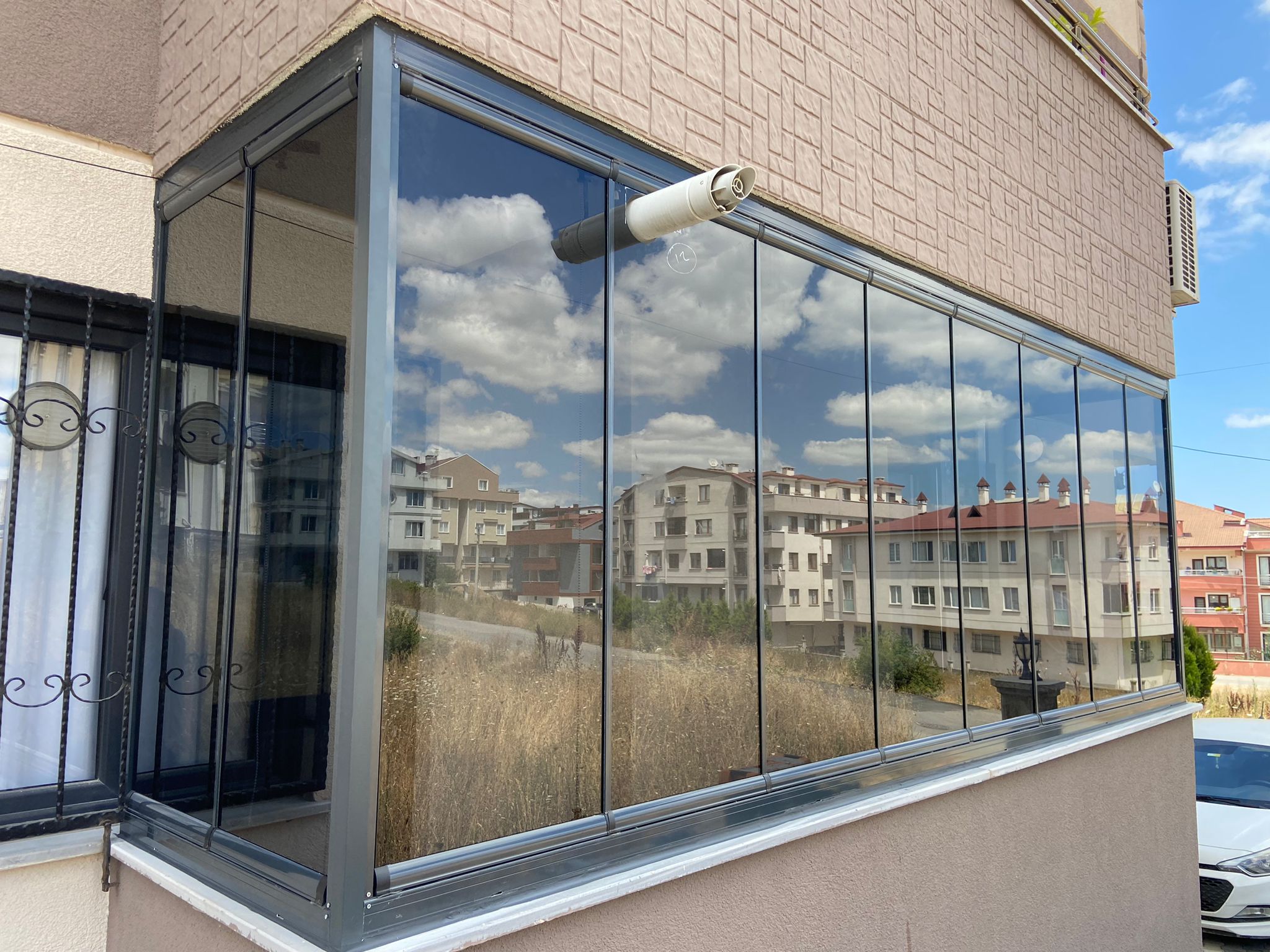 KATLANIR  CAM BALKON  